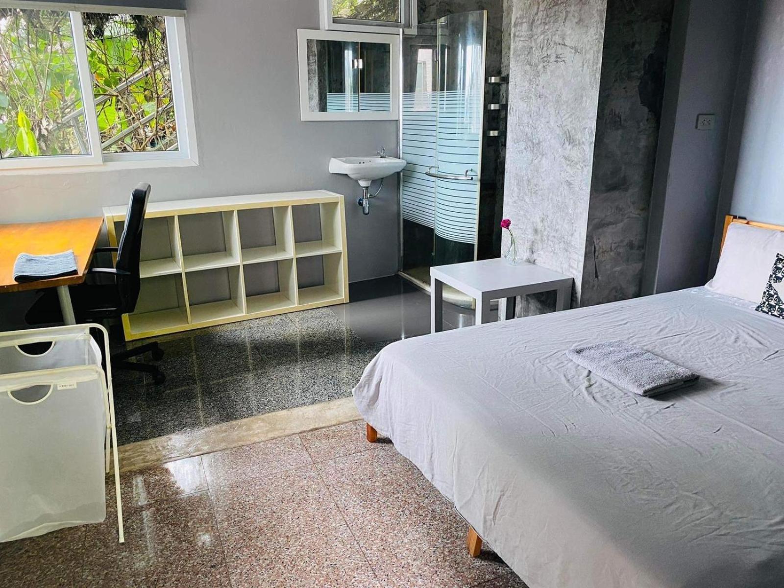 Entropy Apartment Hotel Patong Room photo